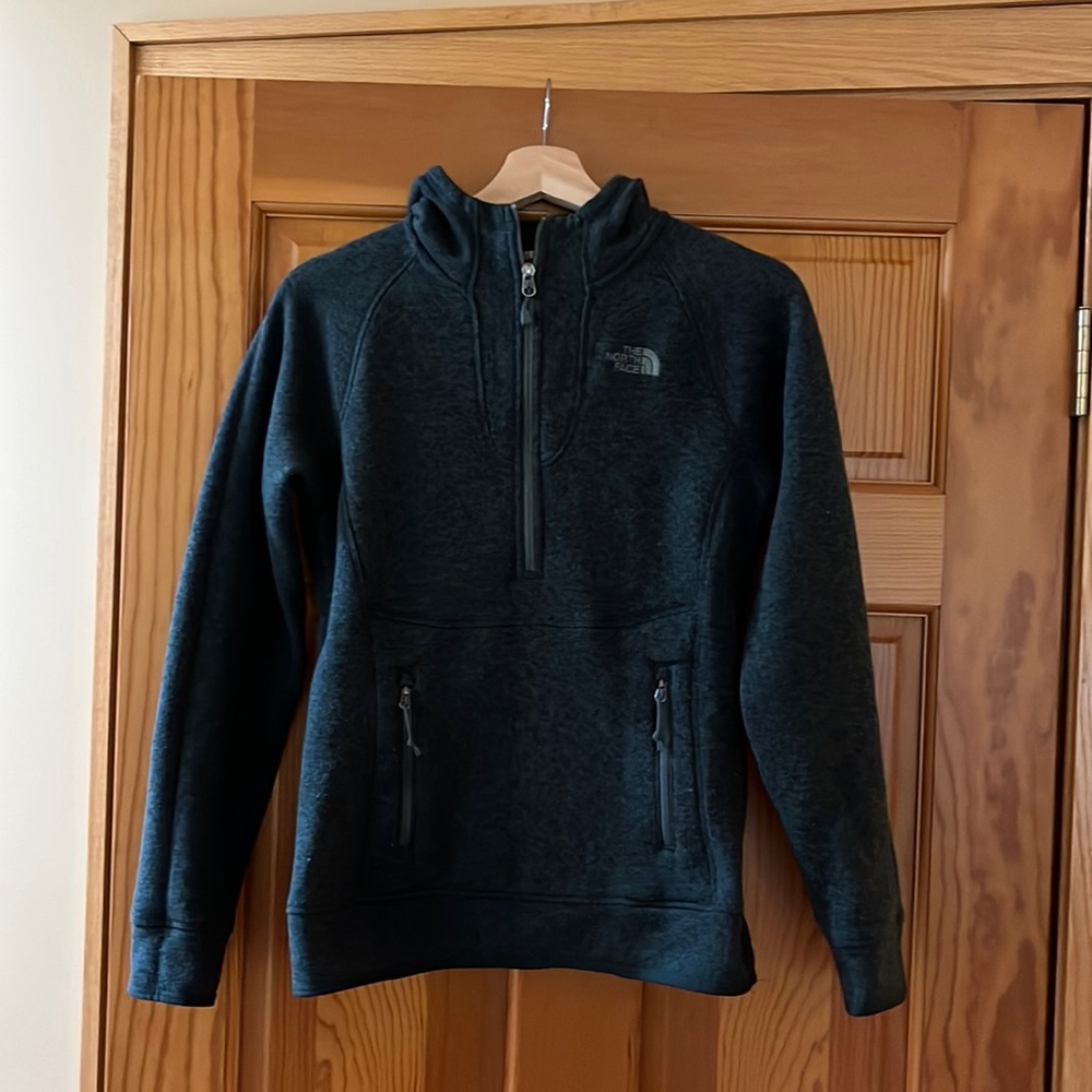 *Last chance* Women’s North Face half zip hoodie